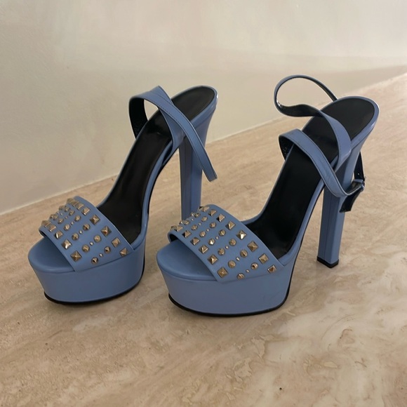 Gucci Studded Platform Sandals Size 37. - Picture 1 of 12